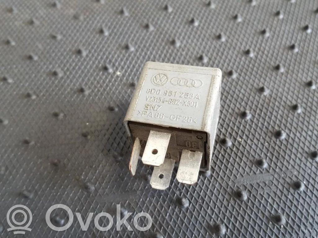 Alte relee   8D0951253A,V23134B52X301,8D0951253A,V23134B52X301,V23134B52X301