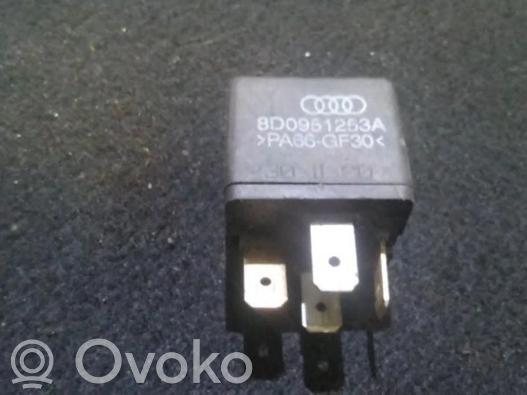 Otros relés   8D0951253A,373,8D0951253A