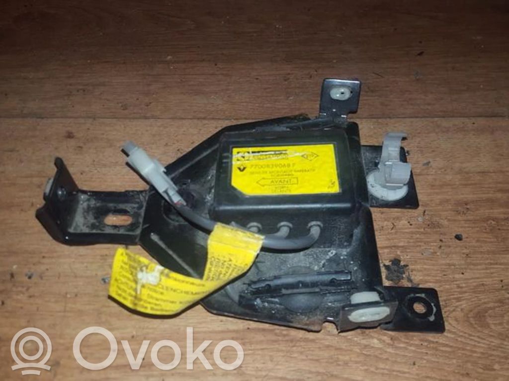 Renault Clio I Oro pagalvių valdymo blokas 