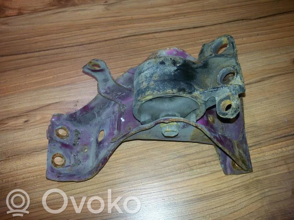 Engine mount bracket