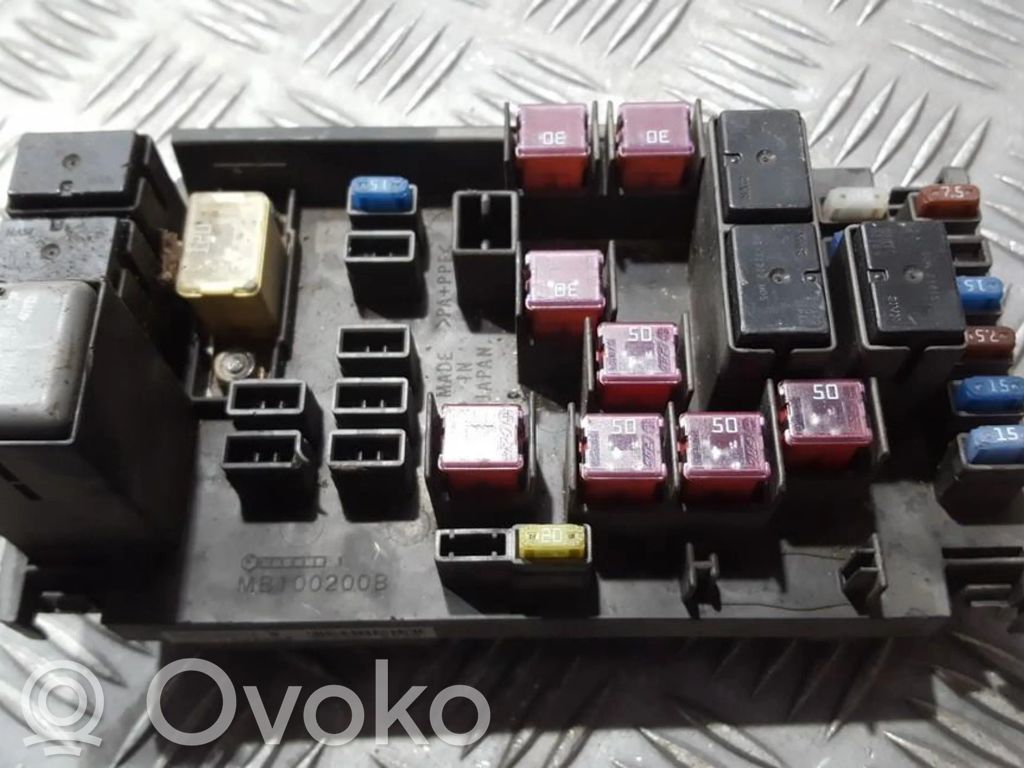 Skrzynka bezpieczników / Komplet   82231XA01A,82231XA01AW,82231XA01A,82231XA01AW,MB100200B,MB200200B