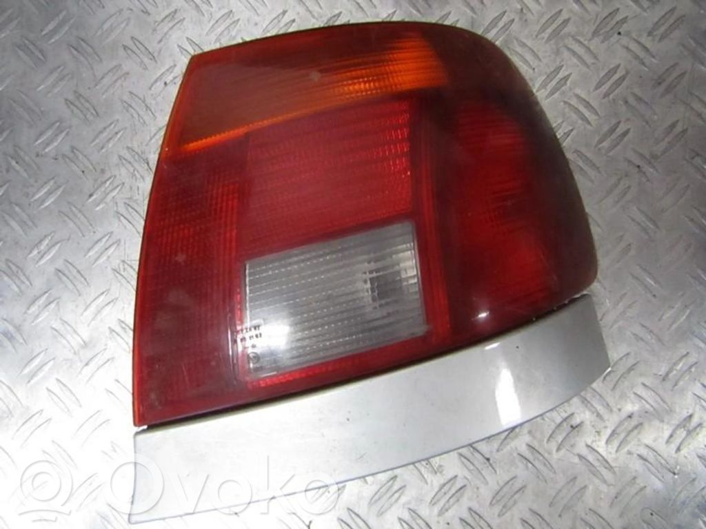 Lampa tylna   8D0945096,8D0945096