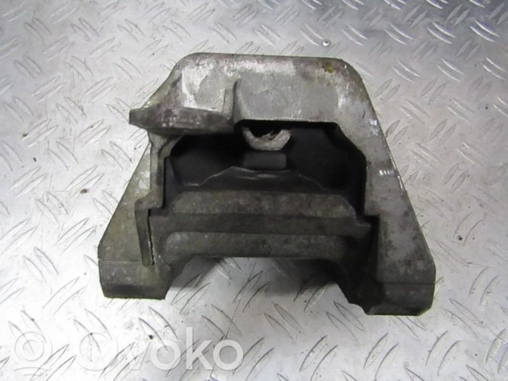 Engine mount bracket   9156944,V04655,9156944,V04655