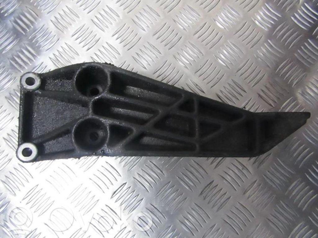 Engine mounting bracket   90497235,90497235
