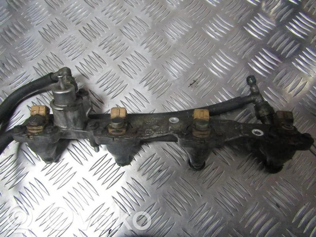 Ford Mondeo MK I Polttoainepääputki 
