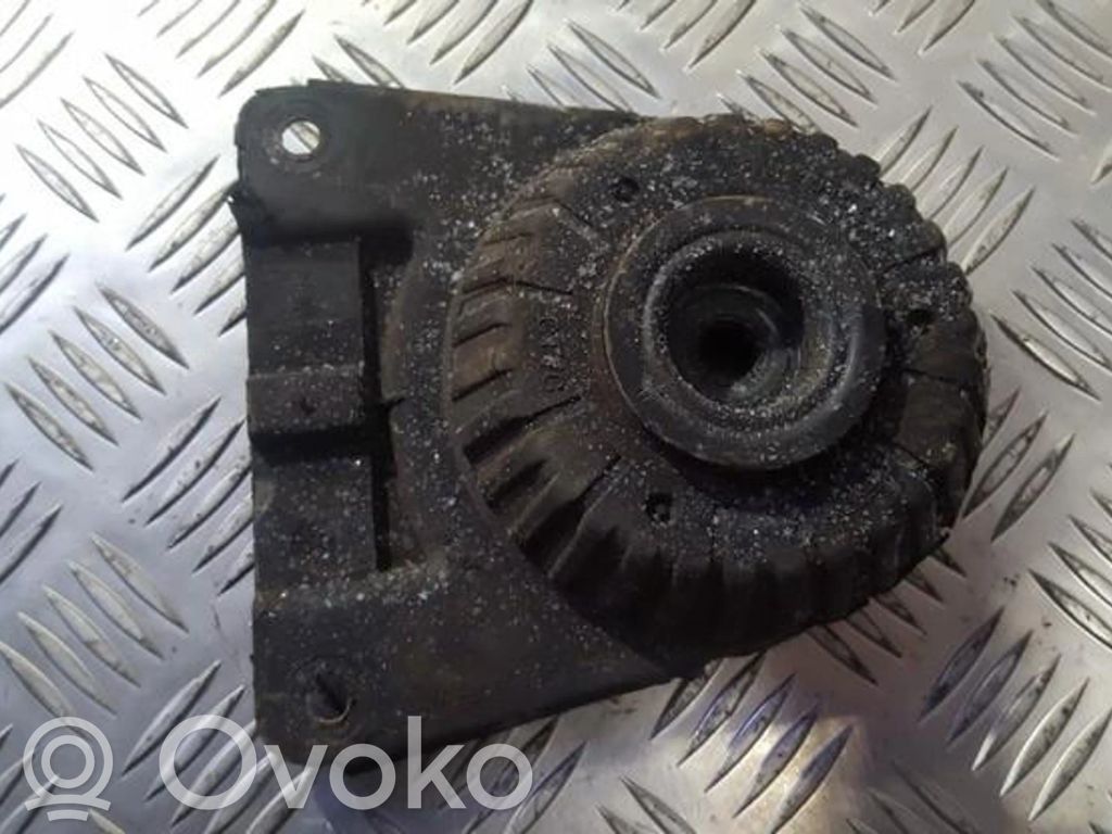 Ford Mondeo Mk III Supporto di montaggio della molla elicoidale