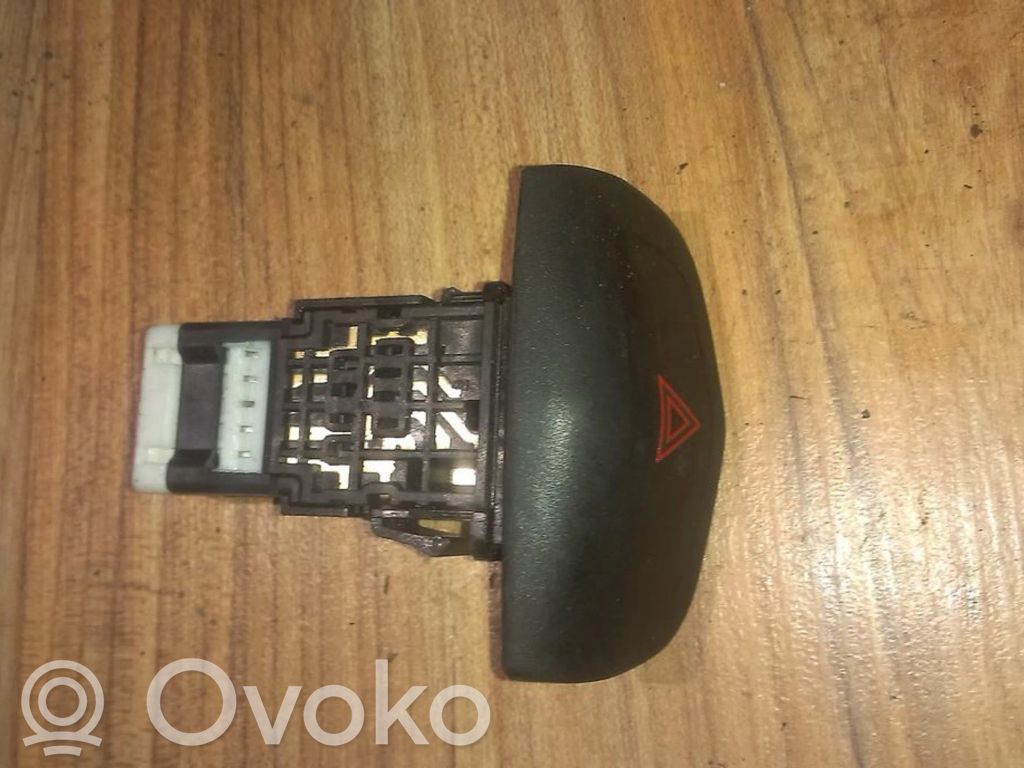 Nissan Primera Interruttore luci di emergenza