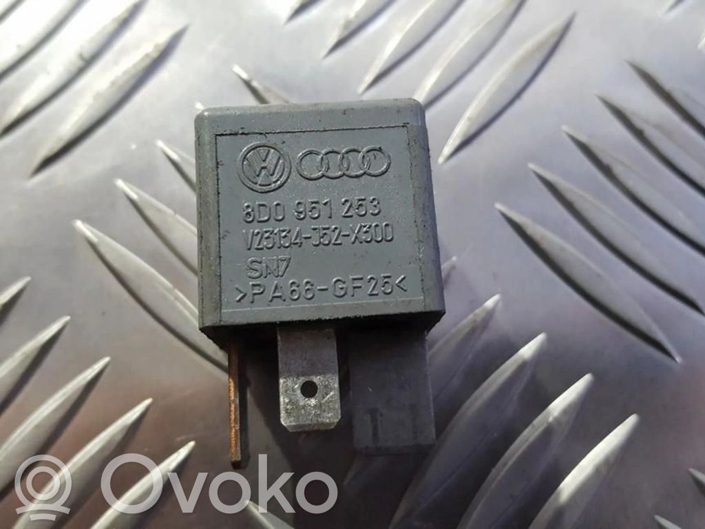 Alte relee   8D0951253,V23134J52X300,8D0951253,V23134J52X300,V23134J52X300