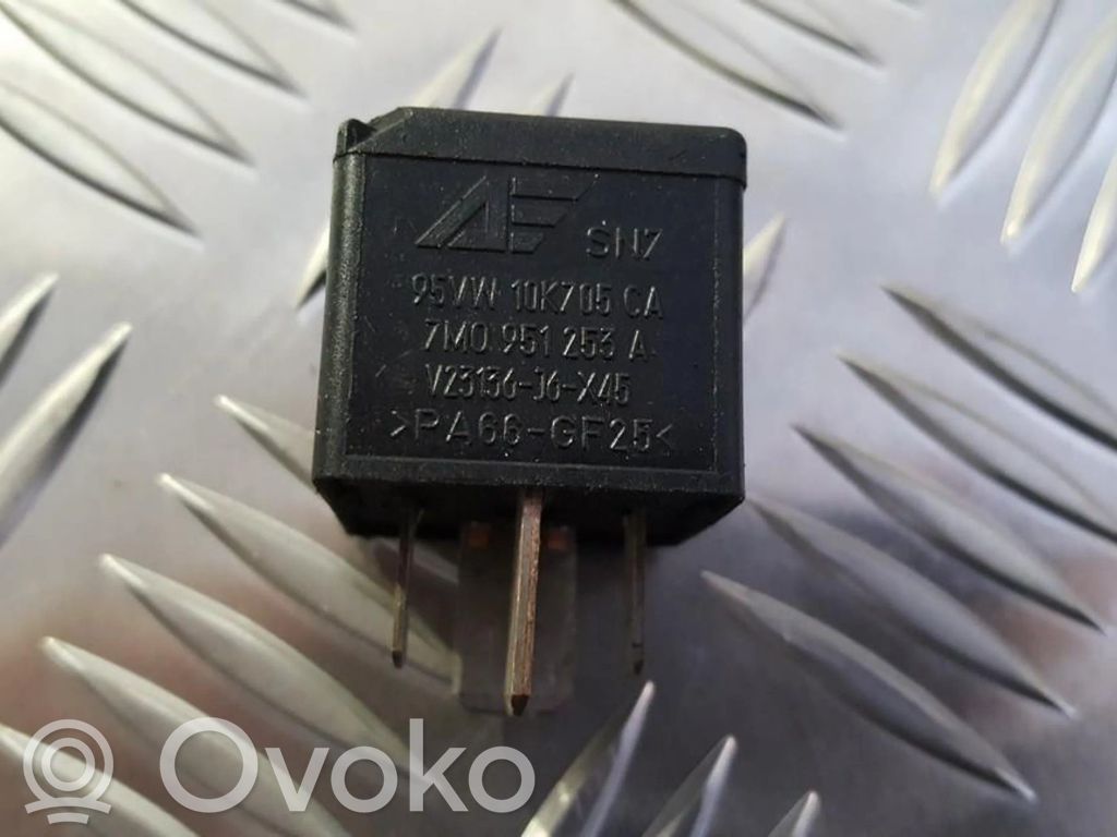 Muu rele   95VW10K705CA,7M0951253A,7M0951253A,95VW10K705CA,V23136J6X45,V23136J6X45