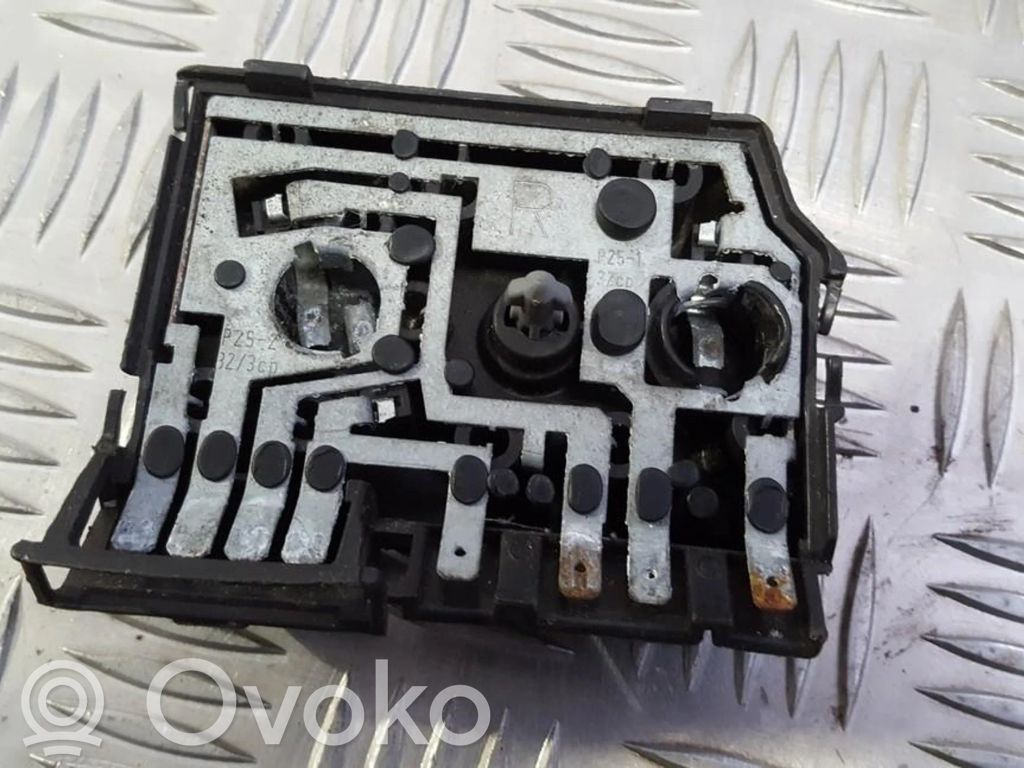 Audi A6 S6 C4 4A Suport becuri lampă spate 