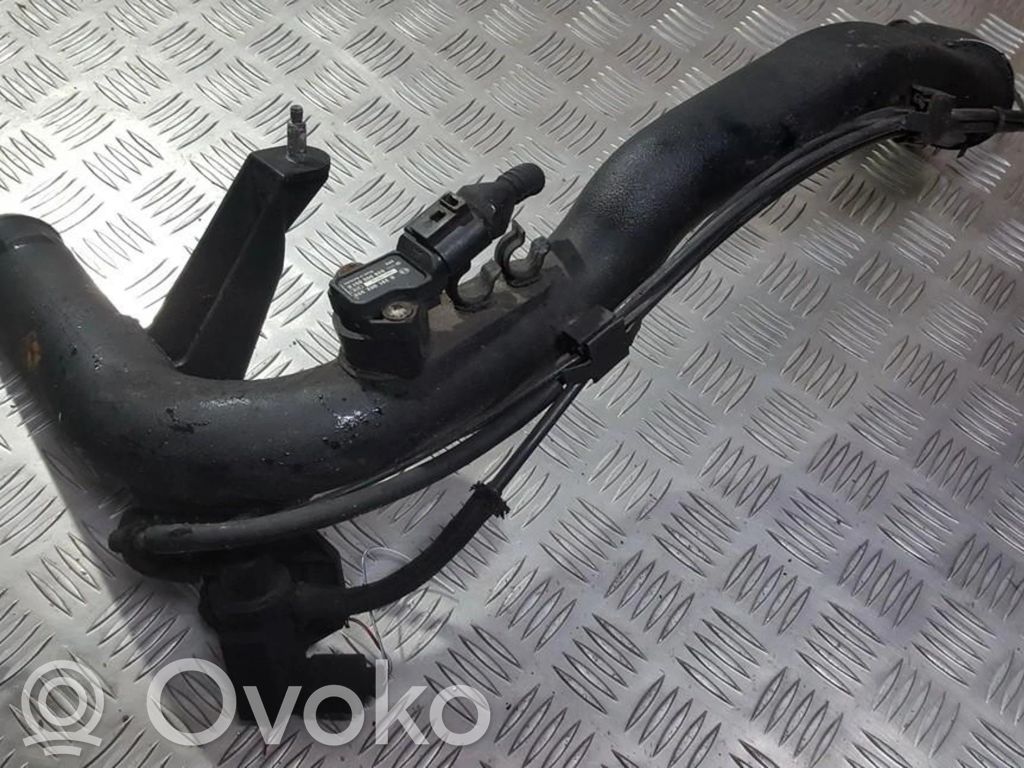 Volkswagen PASSAT B5.5 Tube d'admission de tuyau de refroidisseur intermédiaire