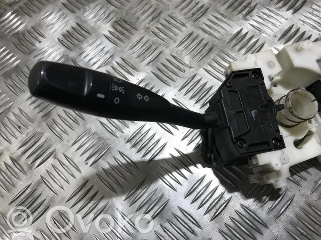 Mitsubishi Carisma Leva indicatori 