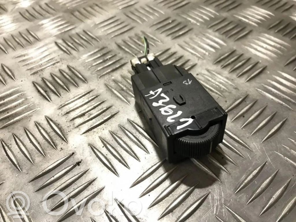 Mitsubishi Carisma Przycisk / Pokrętło regulacji świateł 