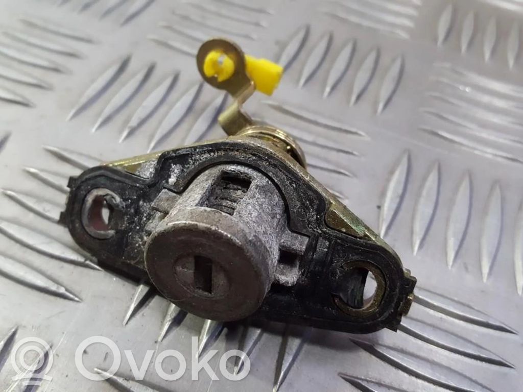 Toyota Corolla Verso E121 Zamek tylnej klapy bagażnika