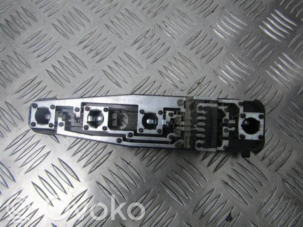 Takavalon polttimon suojan pidike   37640751,37640751