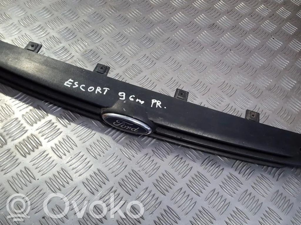 Grille de calandre avant   95AB8200AB,95AB8200AB,95AB8200AB,95AB8200AB