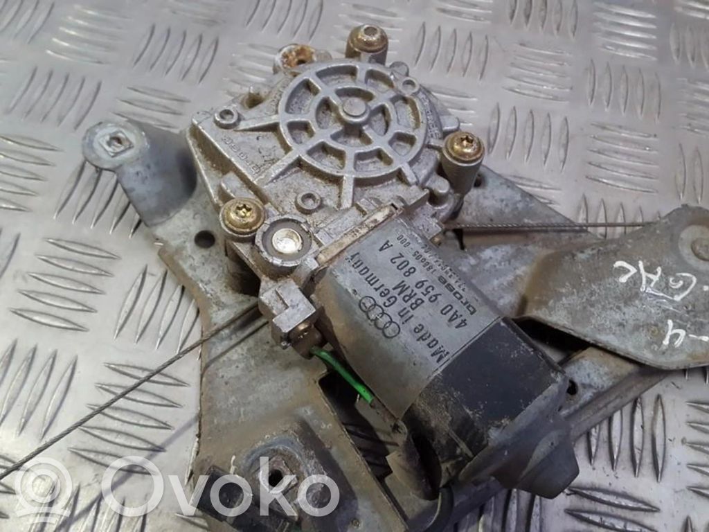 Audi 100 S4 C4 Asa reguladora de la puerta trasera