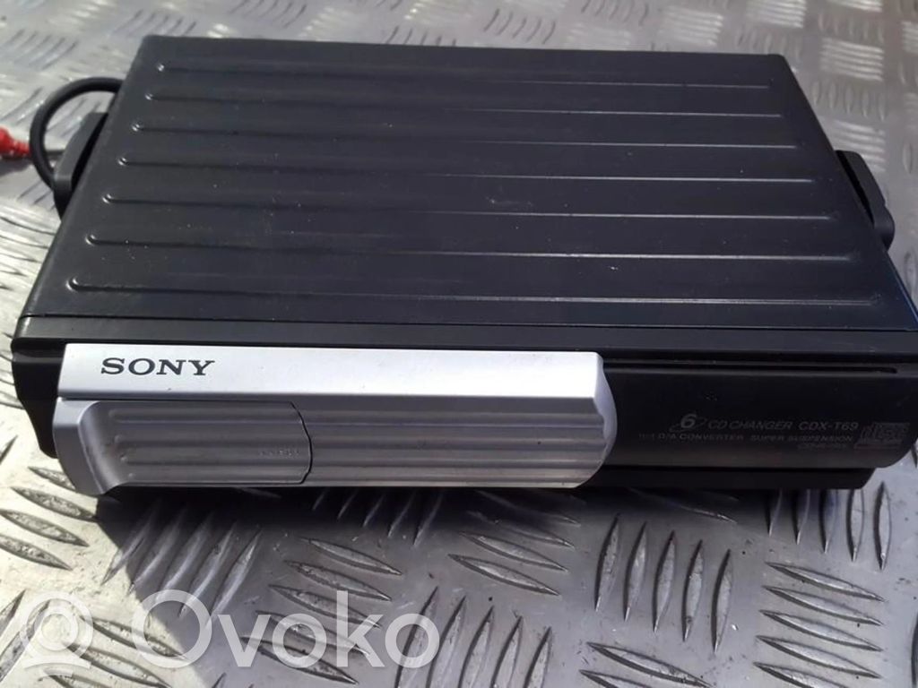 Mitsubishi Carisma Schimbător CD/DVD 
