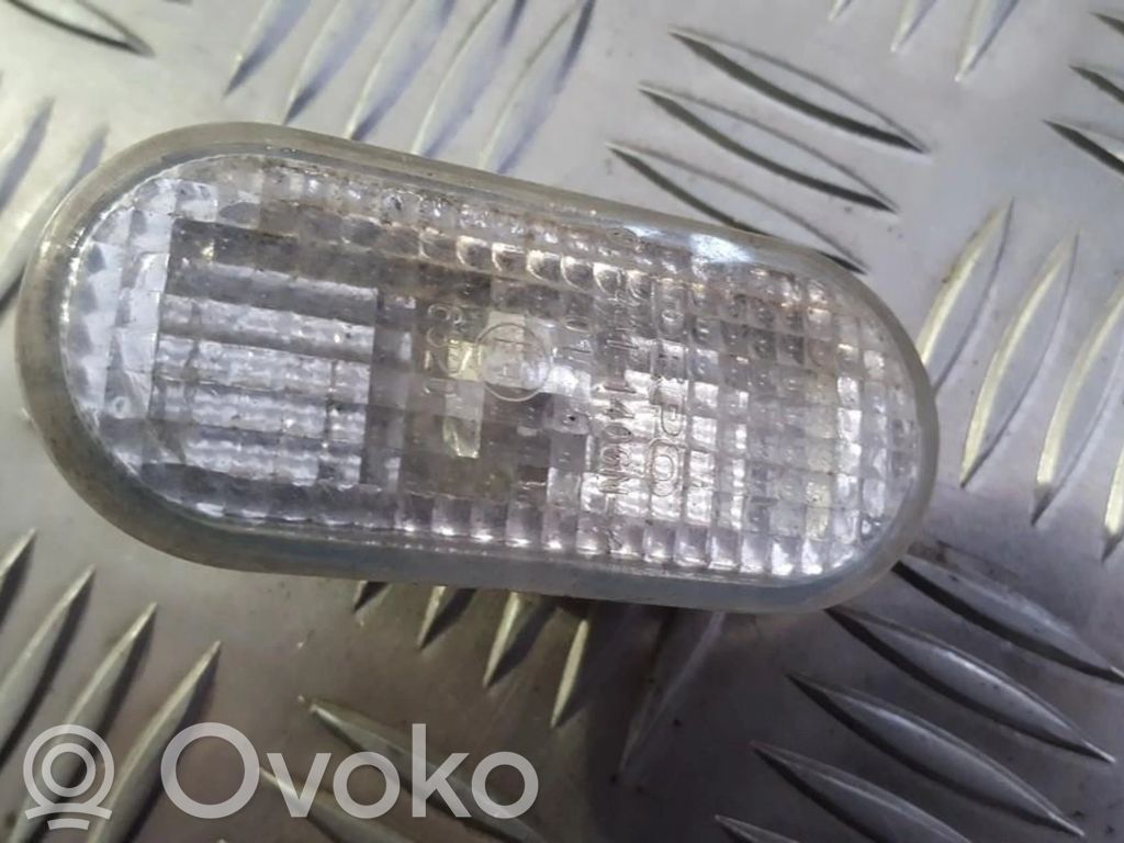 Volkswagen PASSAT B4 Seitenblinker 