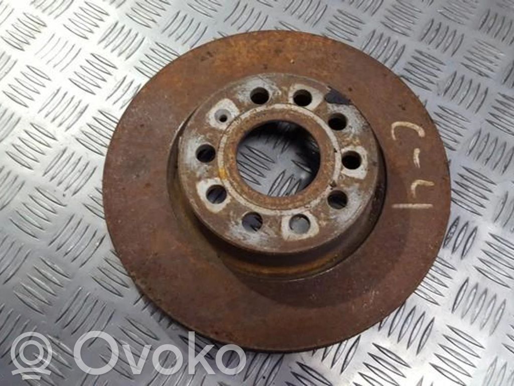 Volkswagen Golf V Etujarrulevy 