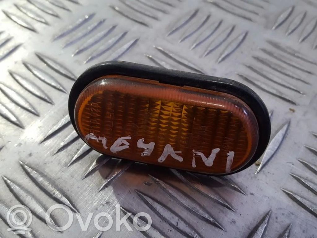 Renault Megane I Semnalizator bară față 