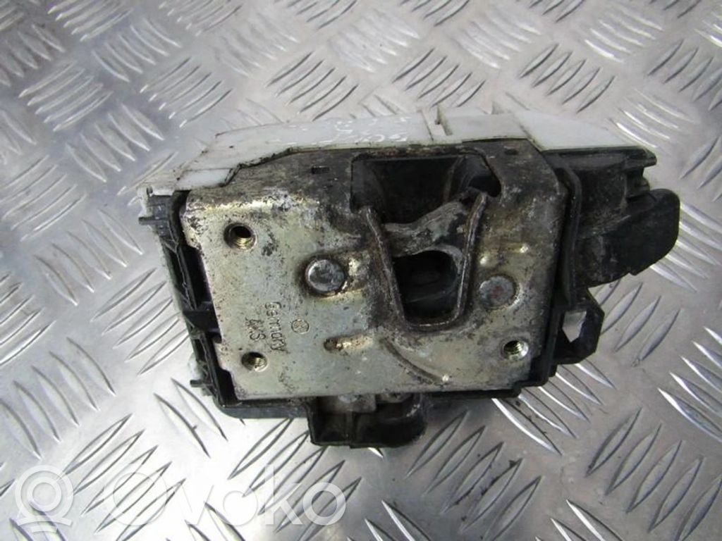 Volkswagen Golf III Serratura portiera anteriore 