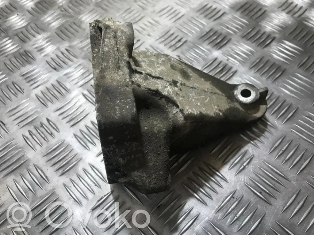 Mercedes-Benz C W203 Supporto di montaggio del motore (usato)