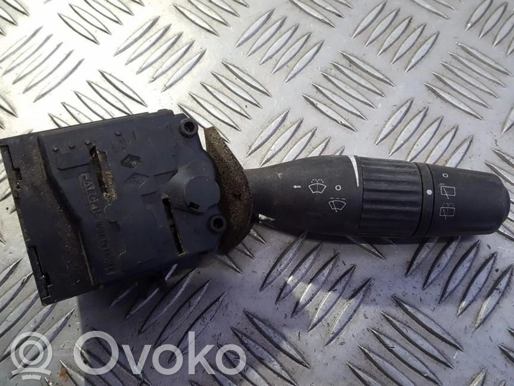 Renault Safrane Pyyhkijän vipu 