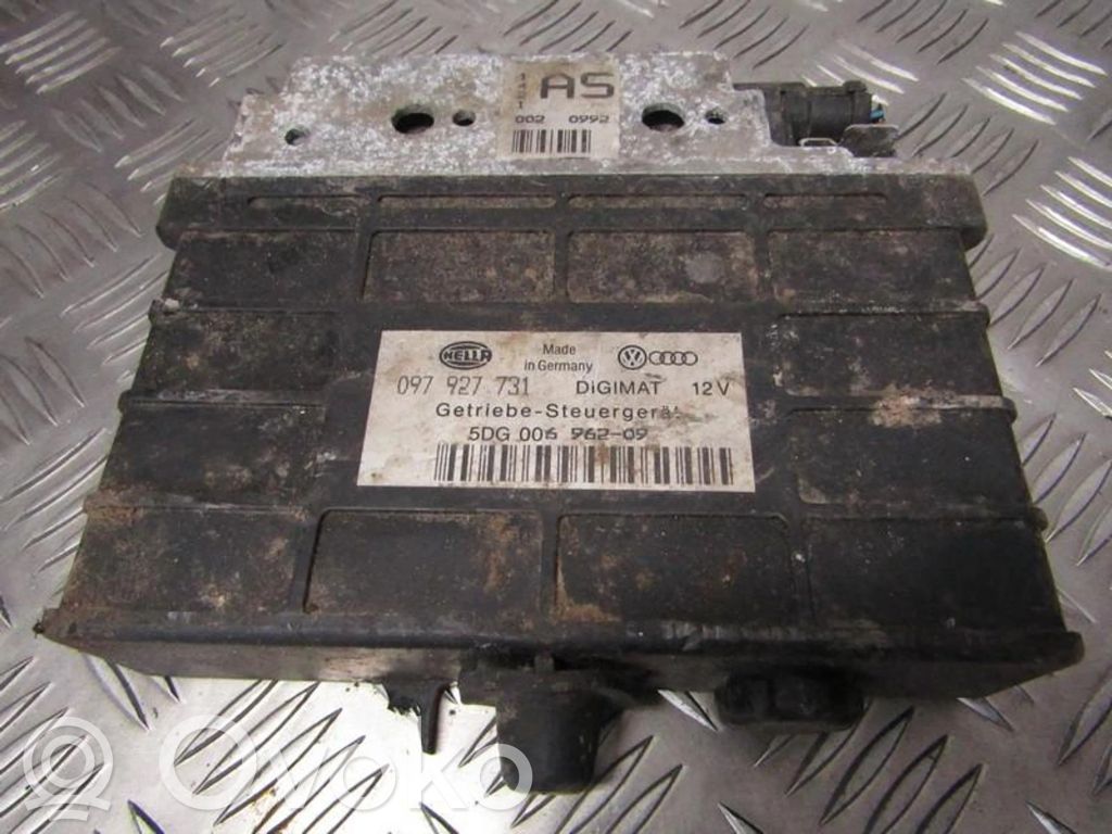 Volkswagen PASSAT B4 Sterownik / Moduł skrzyni biegów 