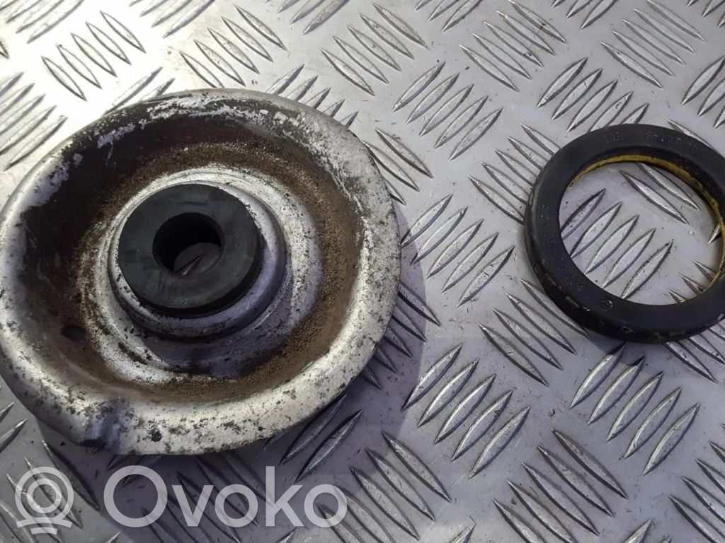 Mercedes-Benz A W168 Supporto di montaggio della molla elicoidale 
