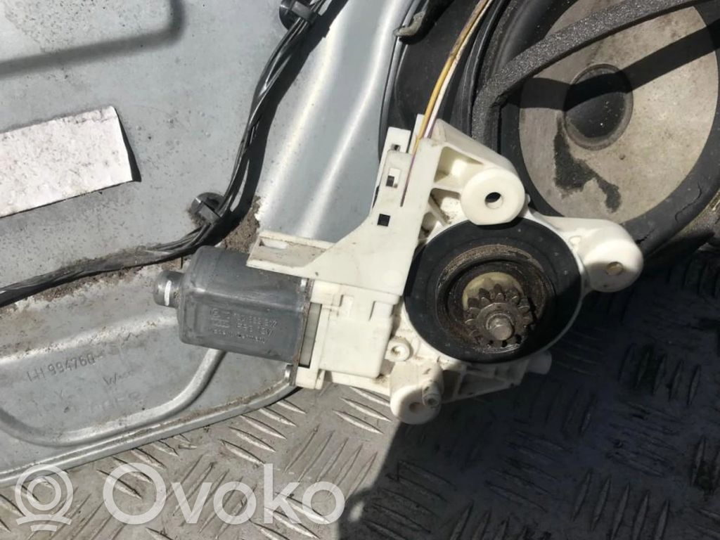 Motor del regulador de la ventanilla de la puerta delantera   0130822217,0130822217