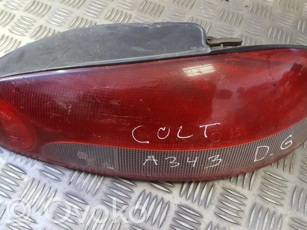Mitsubishi Colt Luci posteriori 
