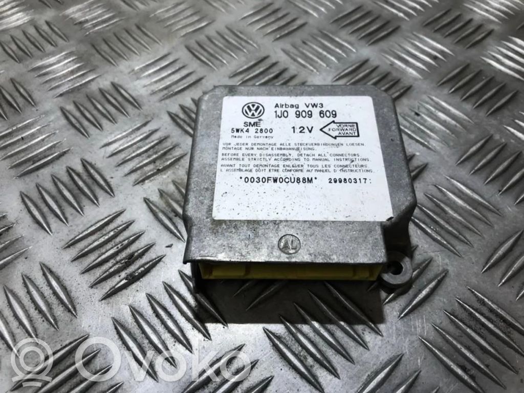 Volkswagen Golf IV Centralina/modulo airbag 
