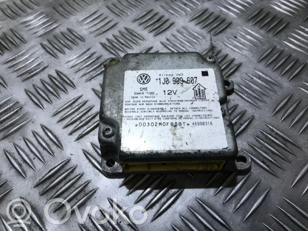 Volkswagen PASSAT B5 Centralina/modulo airbag 
