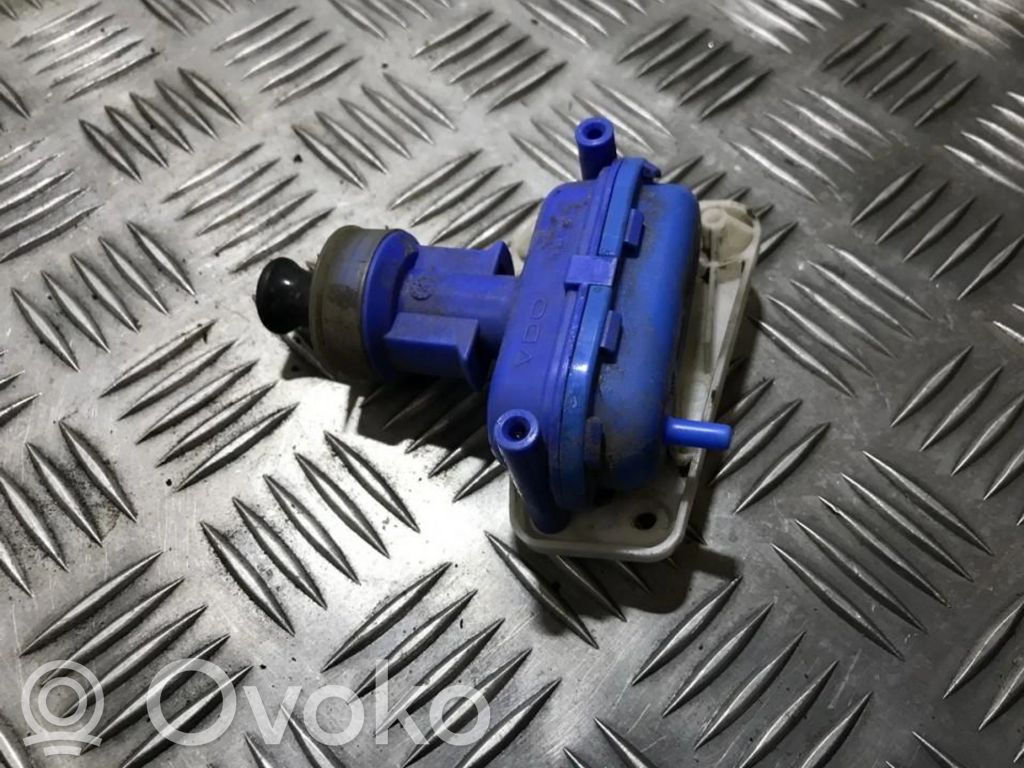 Audi 80 90 S2 B4 Pompa a vuoto chiusura centralizzata