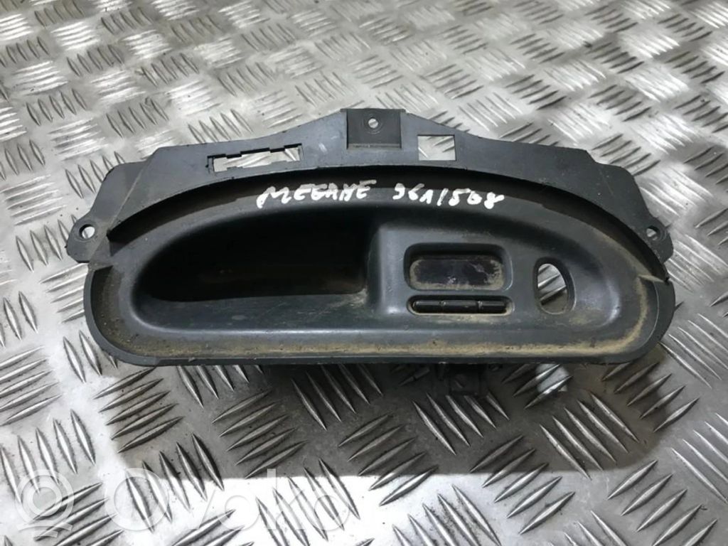 Renault Megane I Screen/display/small screen 