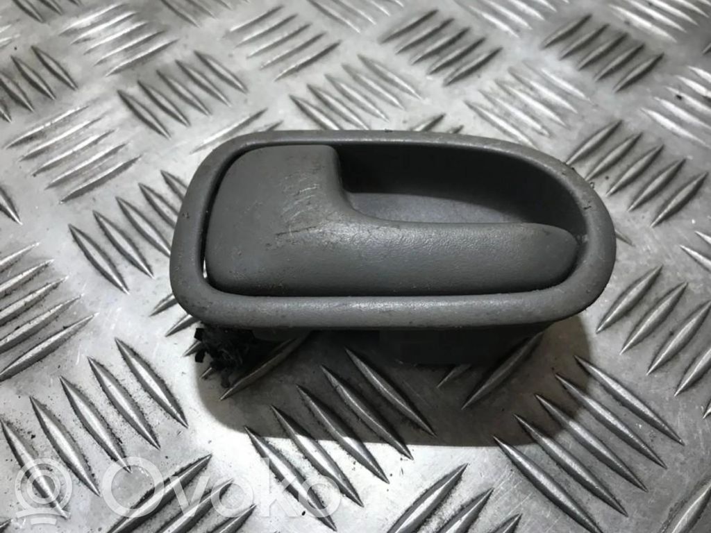 Mazda 323 Takaoven sisäkahva 