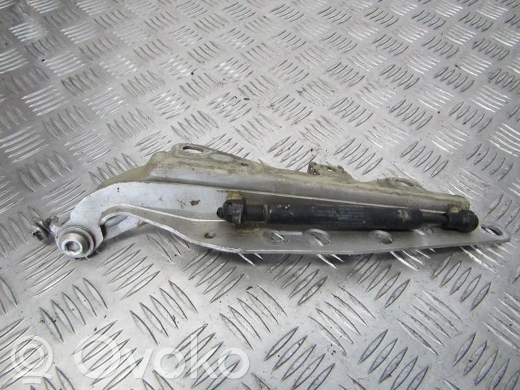 Volvo V70 Konepellin saranat 