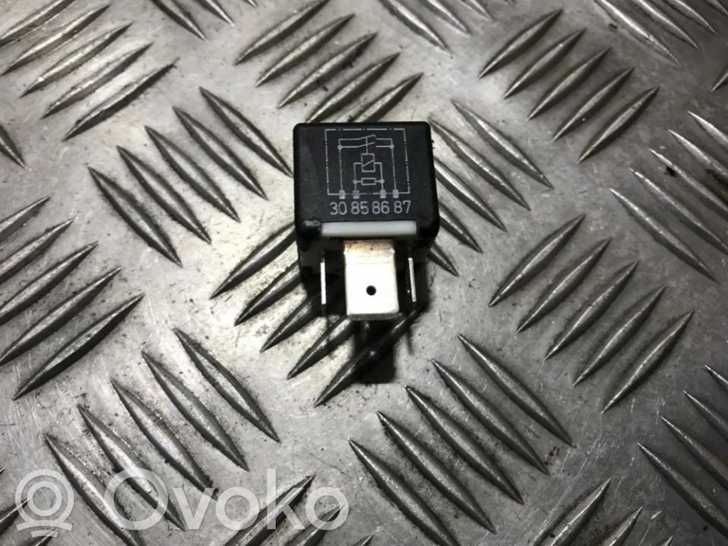 Audi A4 S4 B5 8D Sonstige Relais