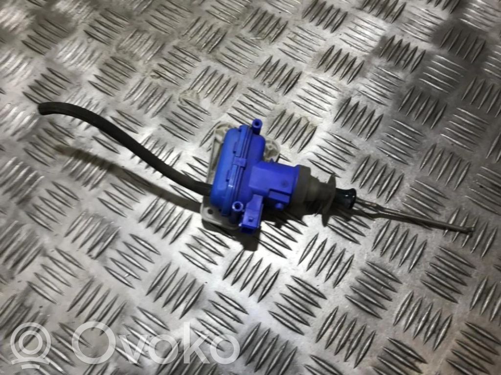 Audi 80 90 S2 B4 Pompa a vuoto chiusura centralizzata