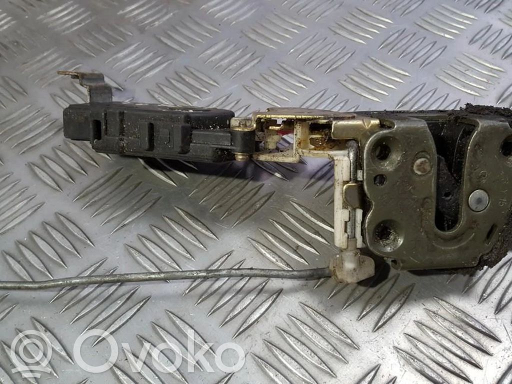 Serrure de porte avant
