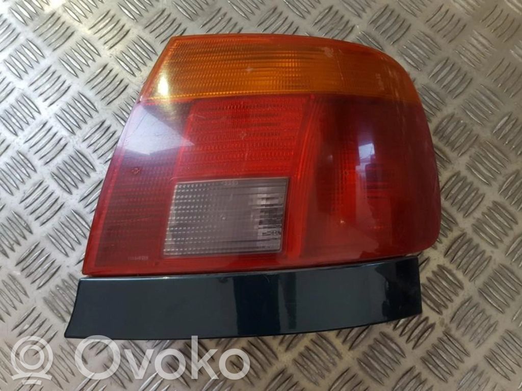 Lampa tylna   8D0945096,8D0945096