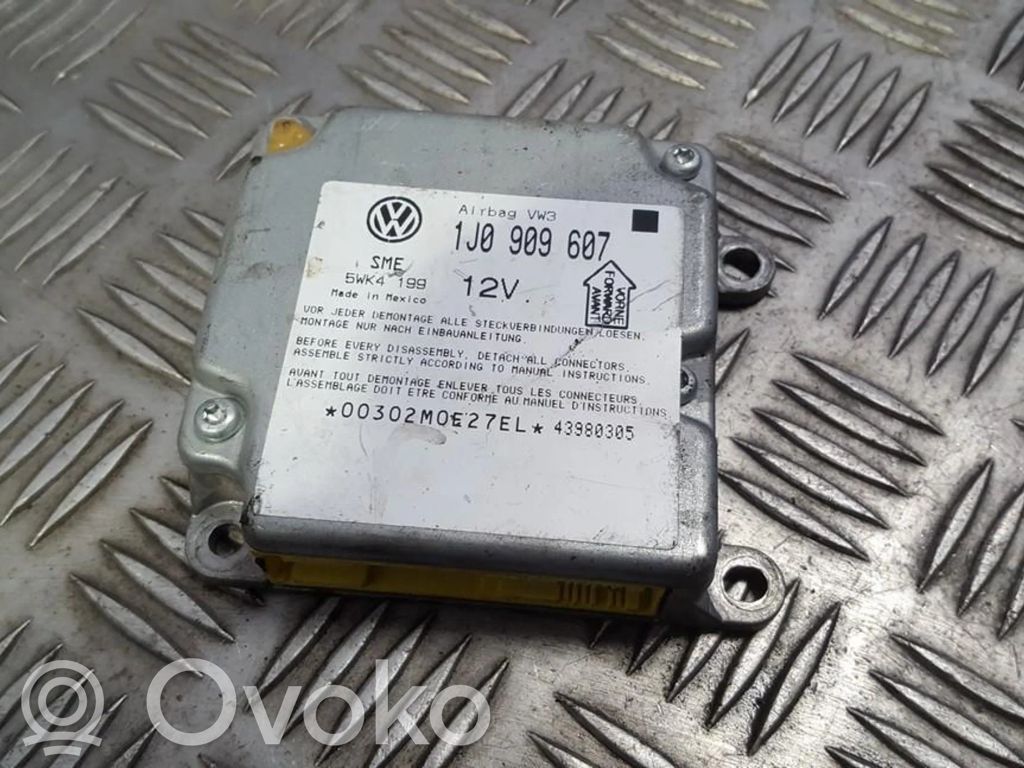 Volkswagen PASSAT B5 Centralina/modulo airbag 