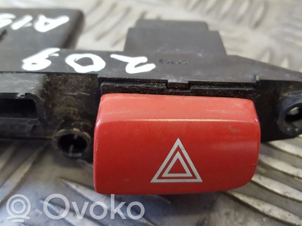 KIA Rio Botón interruptor de luz de peligro