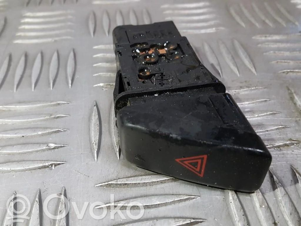 Mazda 323 F Botón interruptor de luz de peligro 