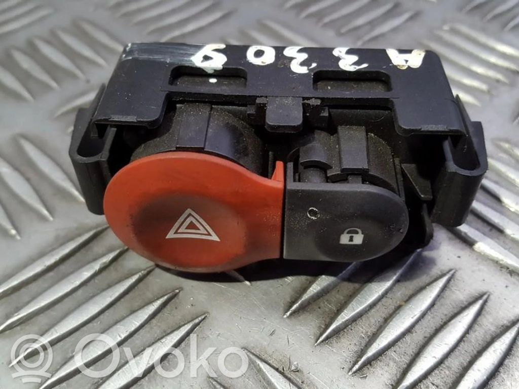 Schalter Warnblinkanlage   8200214896A,8200483813,252100001R,8200214896A,8200409382,8200483813,8200523299