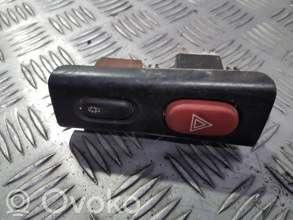 Renault Laguna I Botón interruptor de luz de peligro 