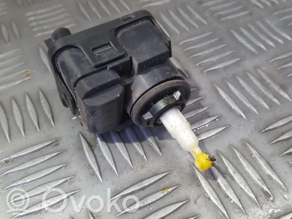 Volvo S40, V40 Motor reglare nivel far