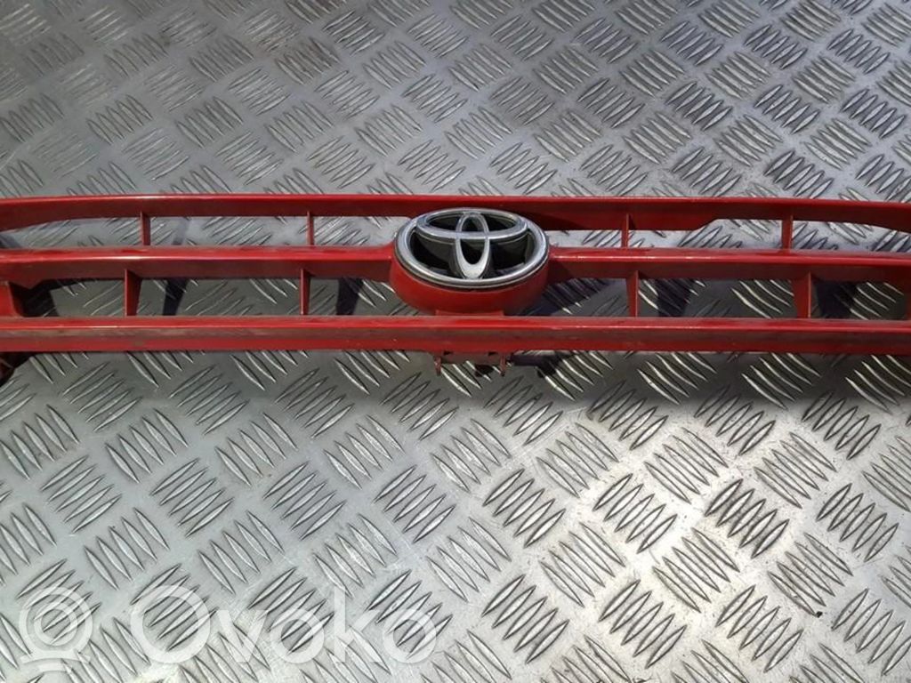 Toyota Corolla E110 Rejilla delantera 