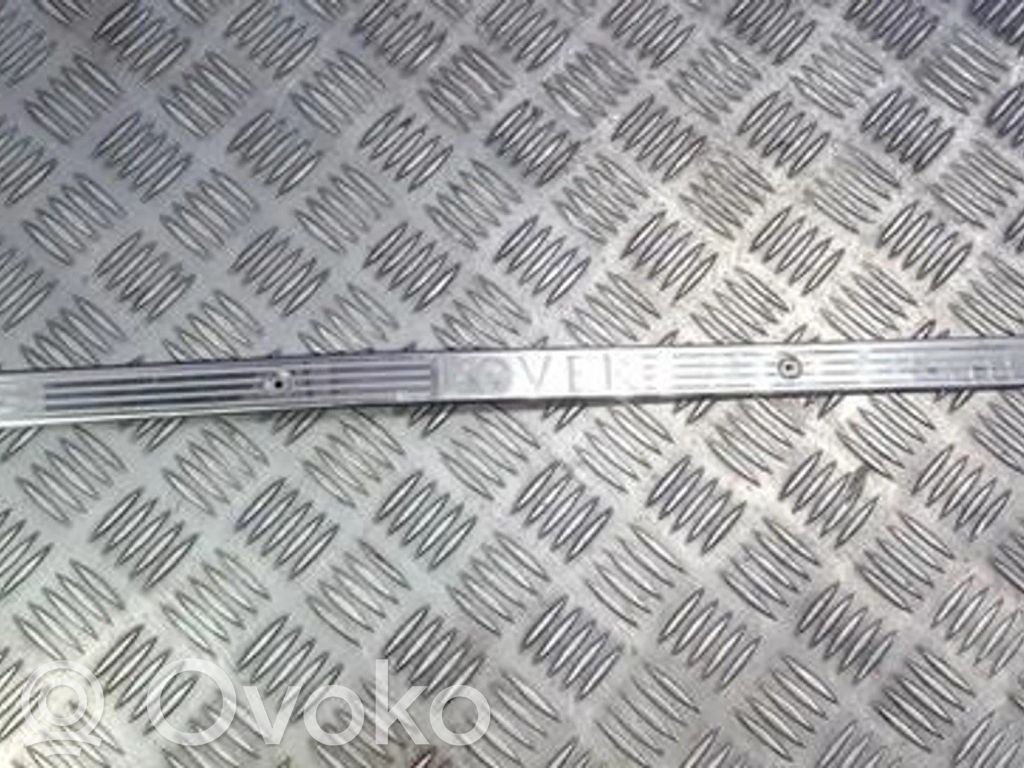 Moldura protectora del borde delantero
